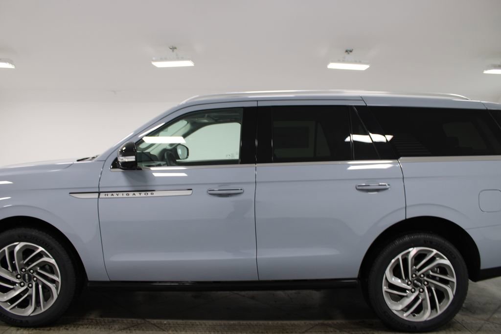 New 2026 Lincoln Navigator Reserve image 5