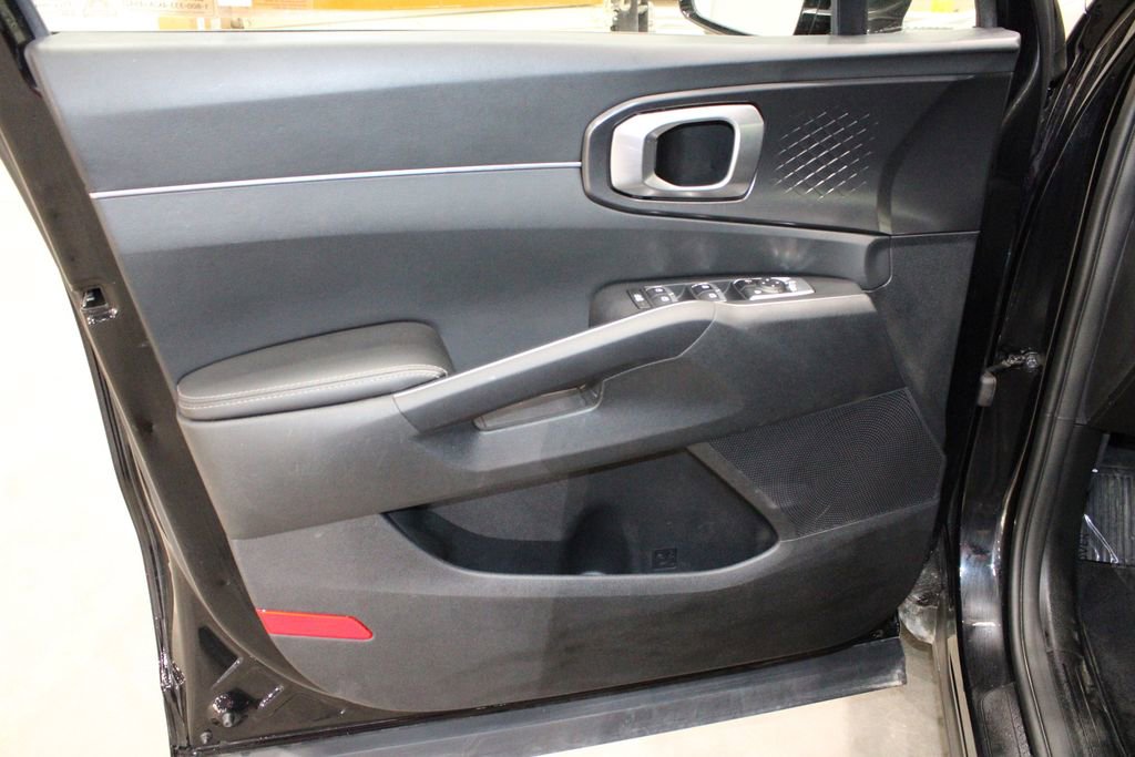 Used 2024 Kia Sorento S image 18