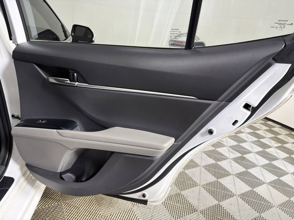 Used 2020 Toyota Camry SE FWD image 16