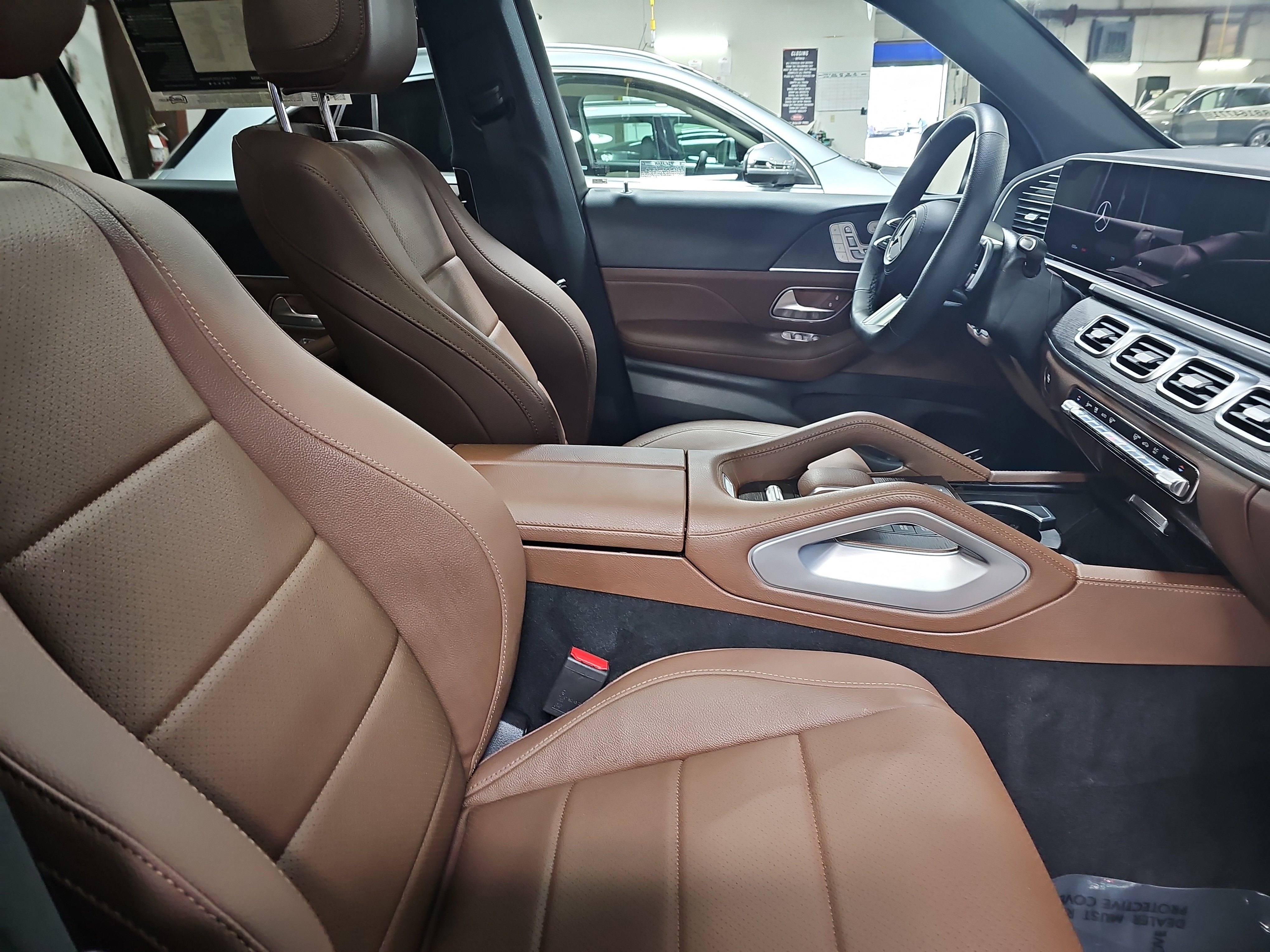 Used 2024 Mercedes-Benz GLS 450 4MATIC image 11