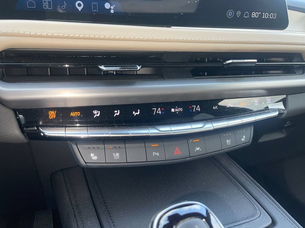 Used 2025 Cadillac XT4 Premium Luxury w/ Technology Package AWD/4WD image 25