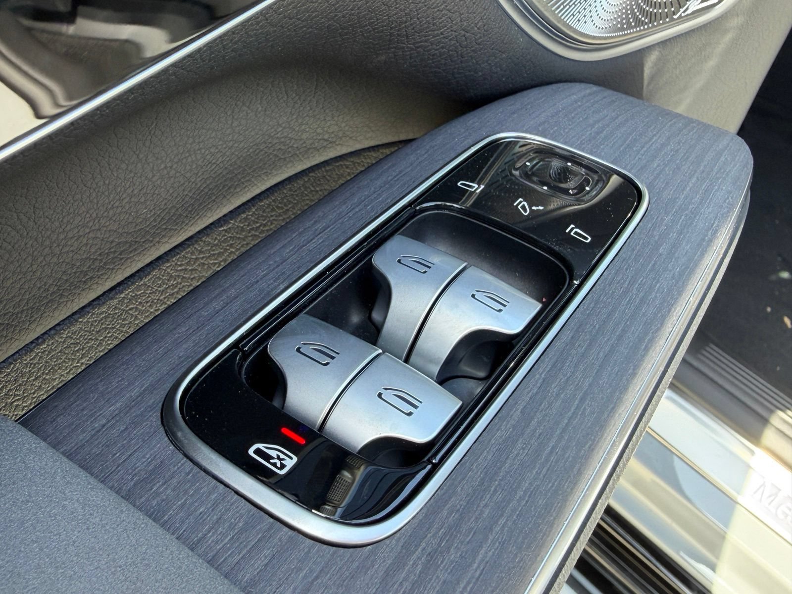 New 2026 Mercedes-Benz EQS 550 4MATIC SUV image 17
