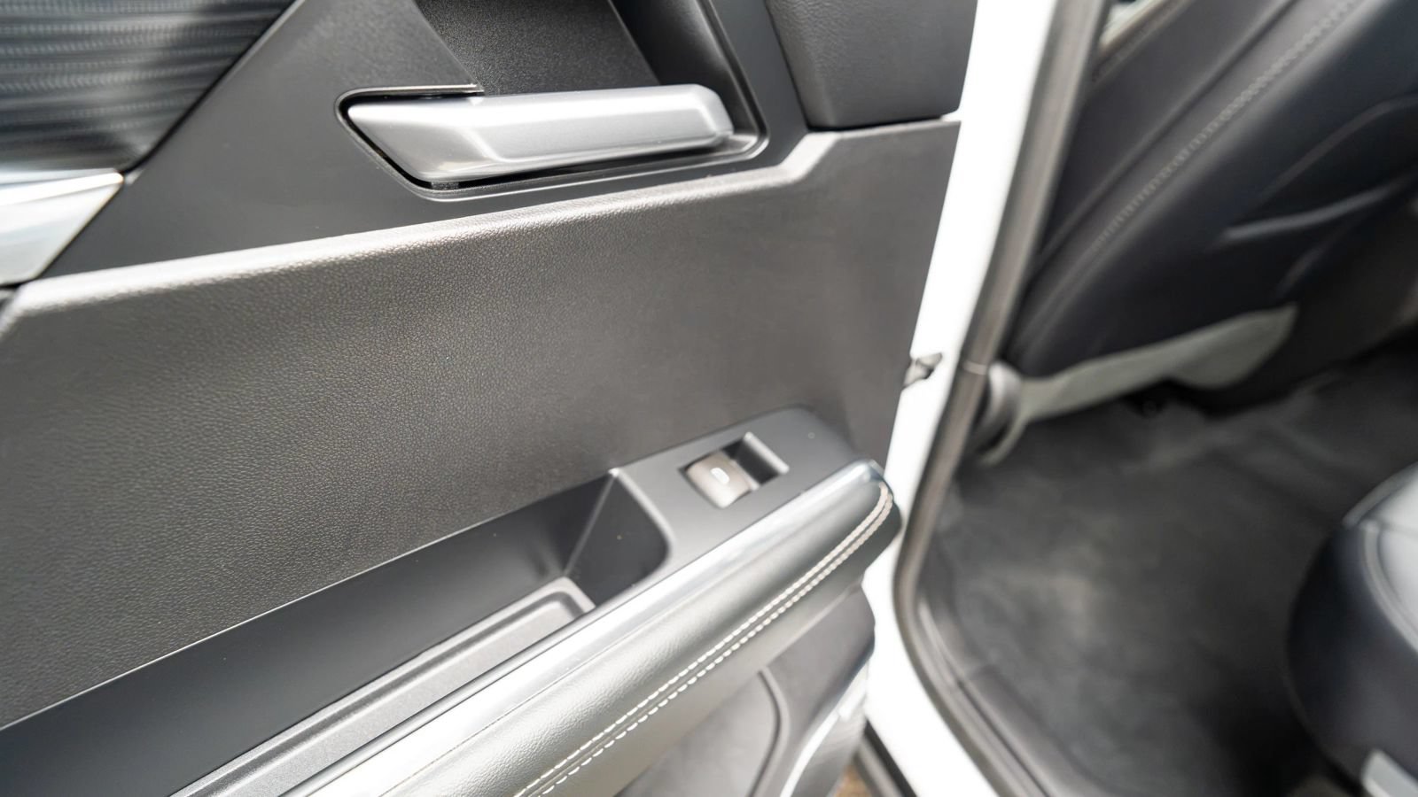 Used 2026 GMC Acadia Elevation w/ Elevation Premium Package FWD image 32