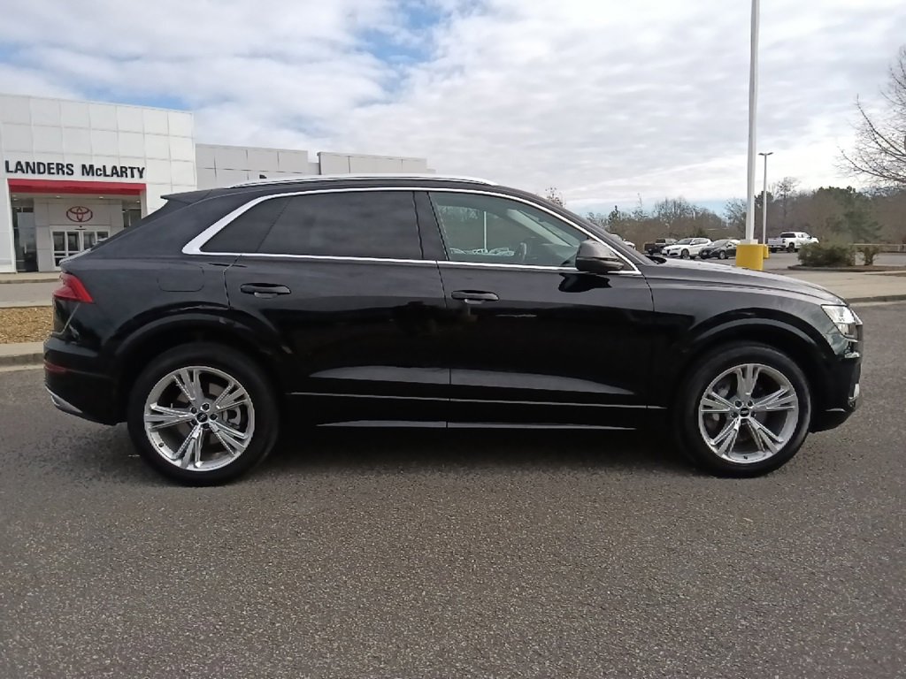 Used 2023 Audi Q8 Premium image 2