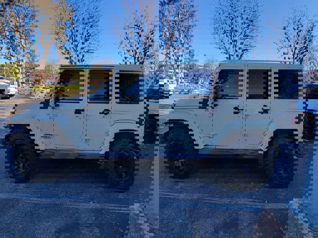 Used 2012 Jeep Wrangler Unlimited Sahara w/ Connectivity Group image 3