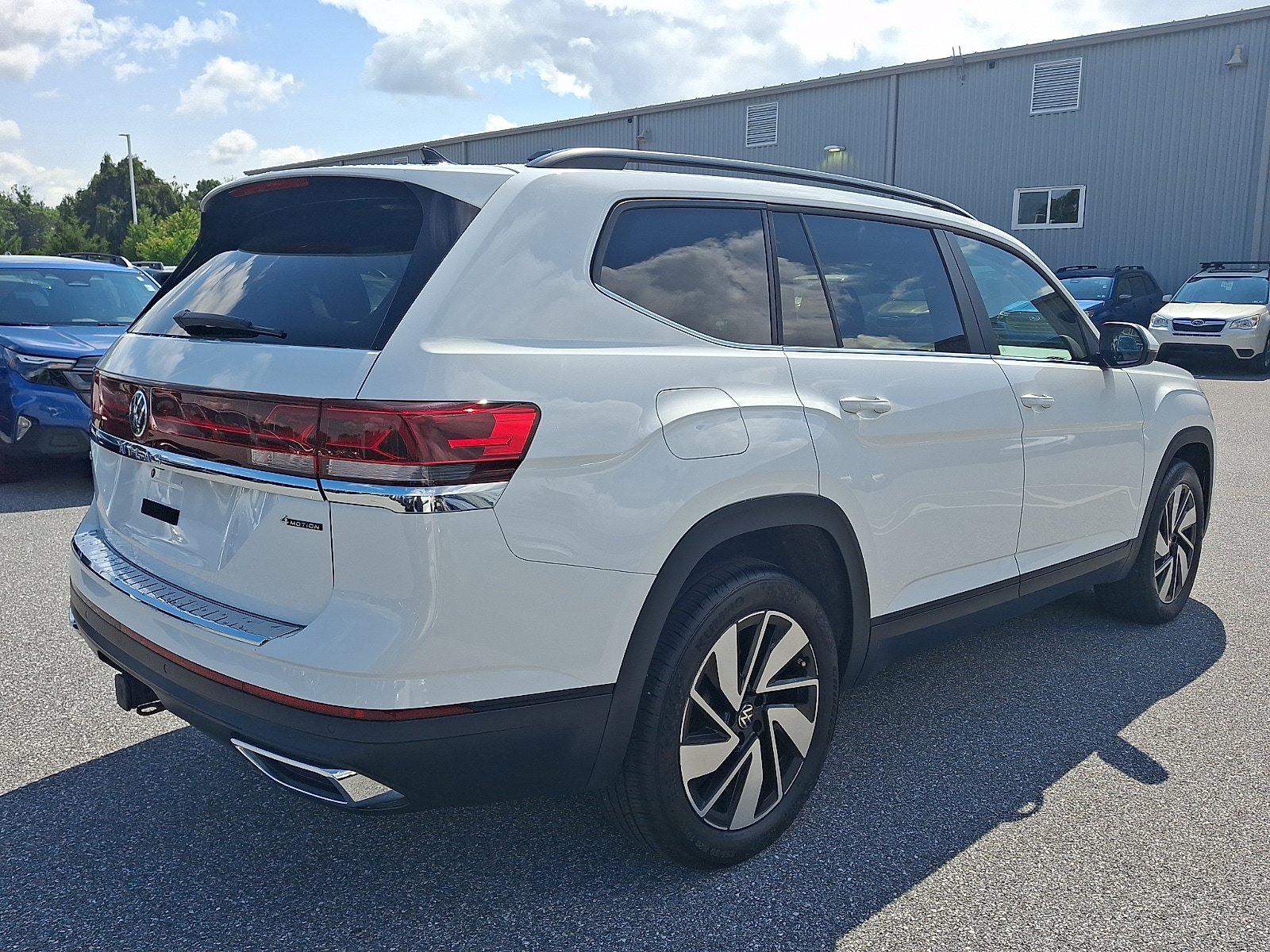 Used 2024 Volkswagen Atlas SE w/ Panoramic Sunroof Package AWD/4WD video 4