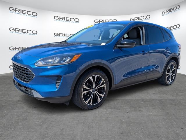 Used 2022 Ford Escape SE w/ SE Sport Appearance Package image 3
