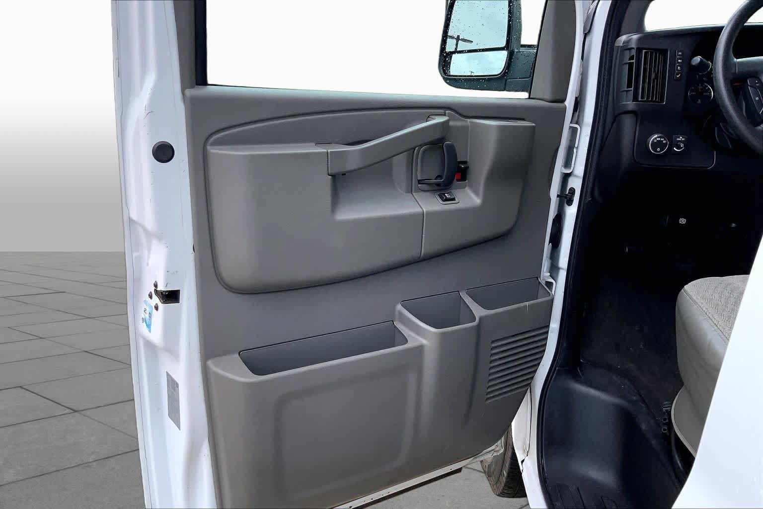 Used 2020 Chevrolet Express 2500 LT w/ LT Preferred Equipment Group RWD image 19