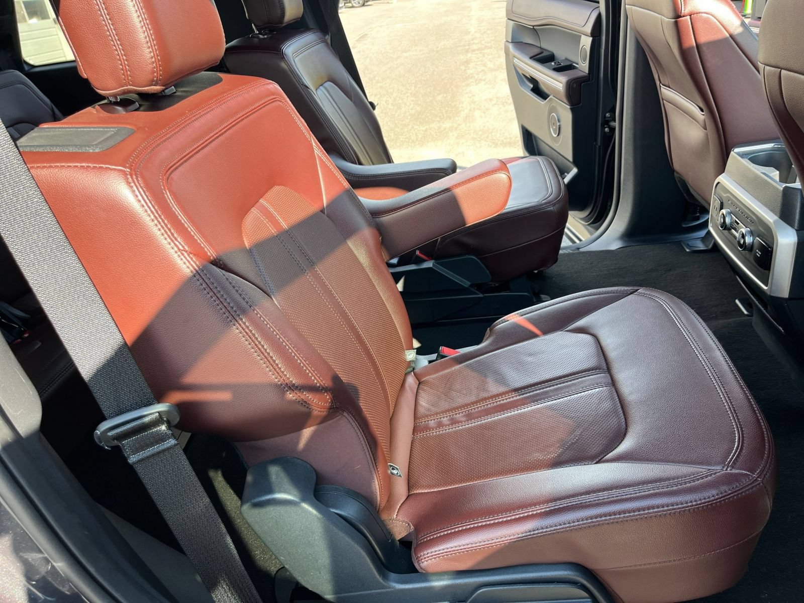 Used 2024 Ford Expedition Limited AWD/4WD image 42