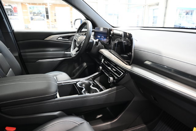New 2027 Chevrolet Traverse LT w/ LPO, Floor Liner Package FWD image 14