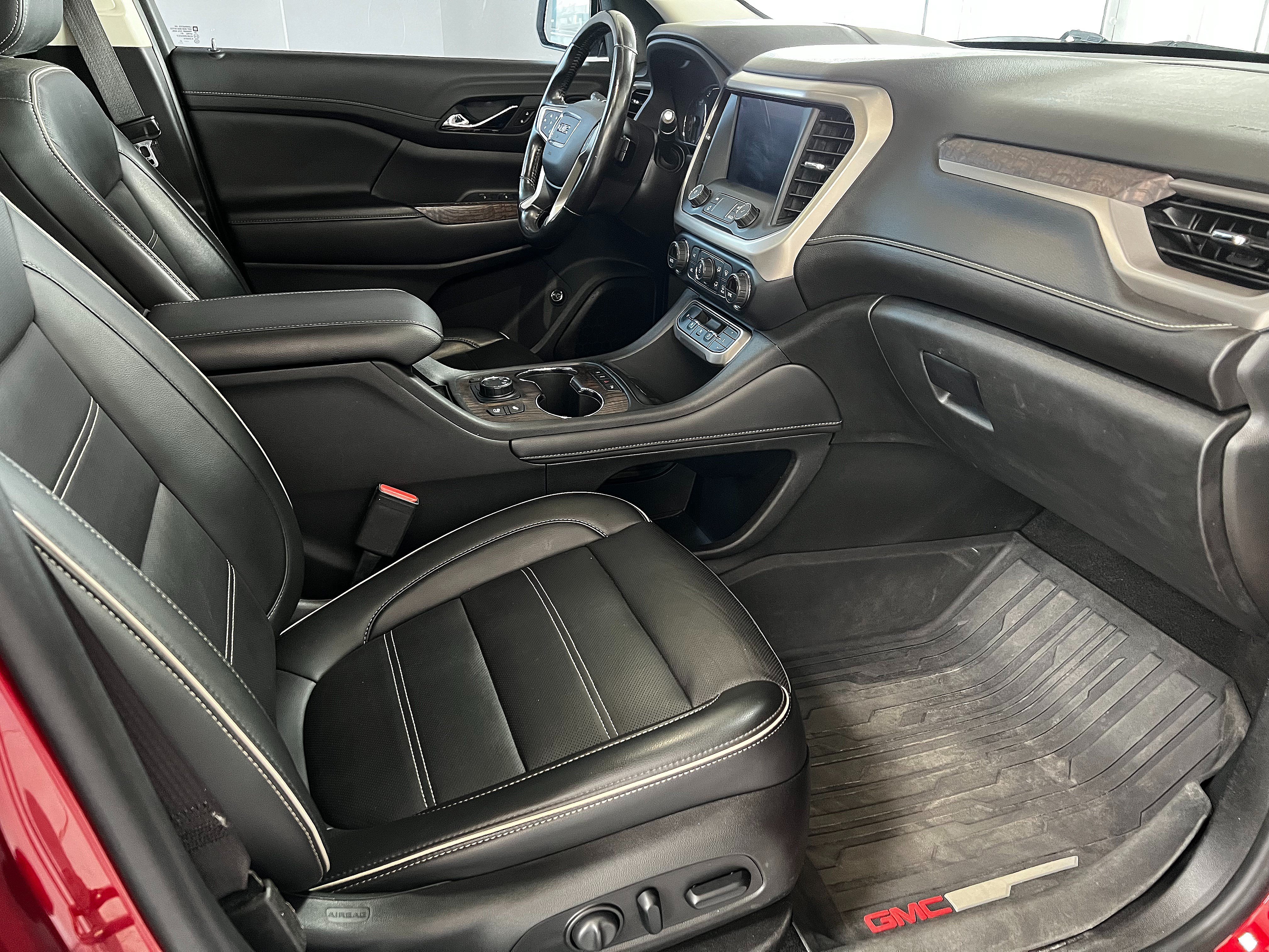 Used 2021 GMC Acadia Denali w/ GMC Pro Grade Package AWD/4WD image 31