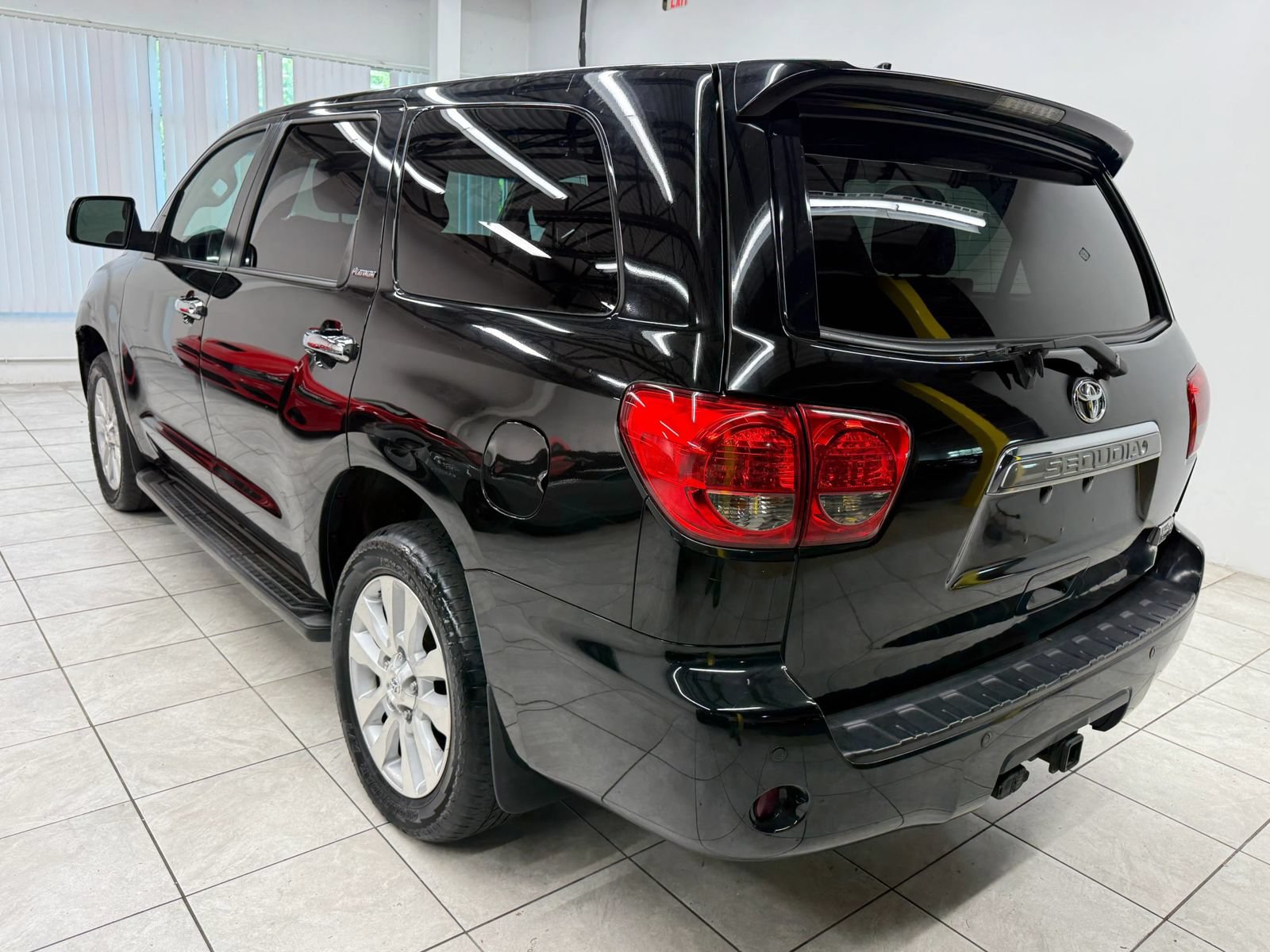 Used 2014 Toyota Sequoia Platinum AWD/4WD image 7