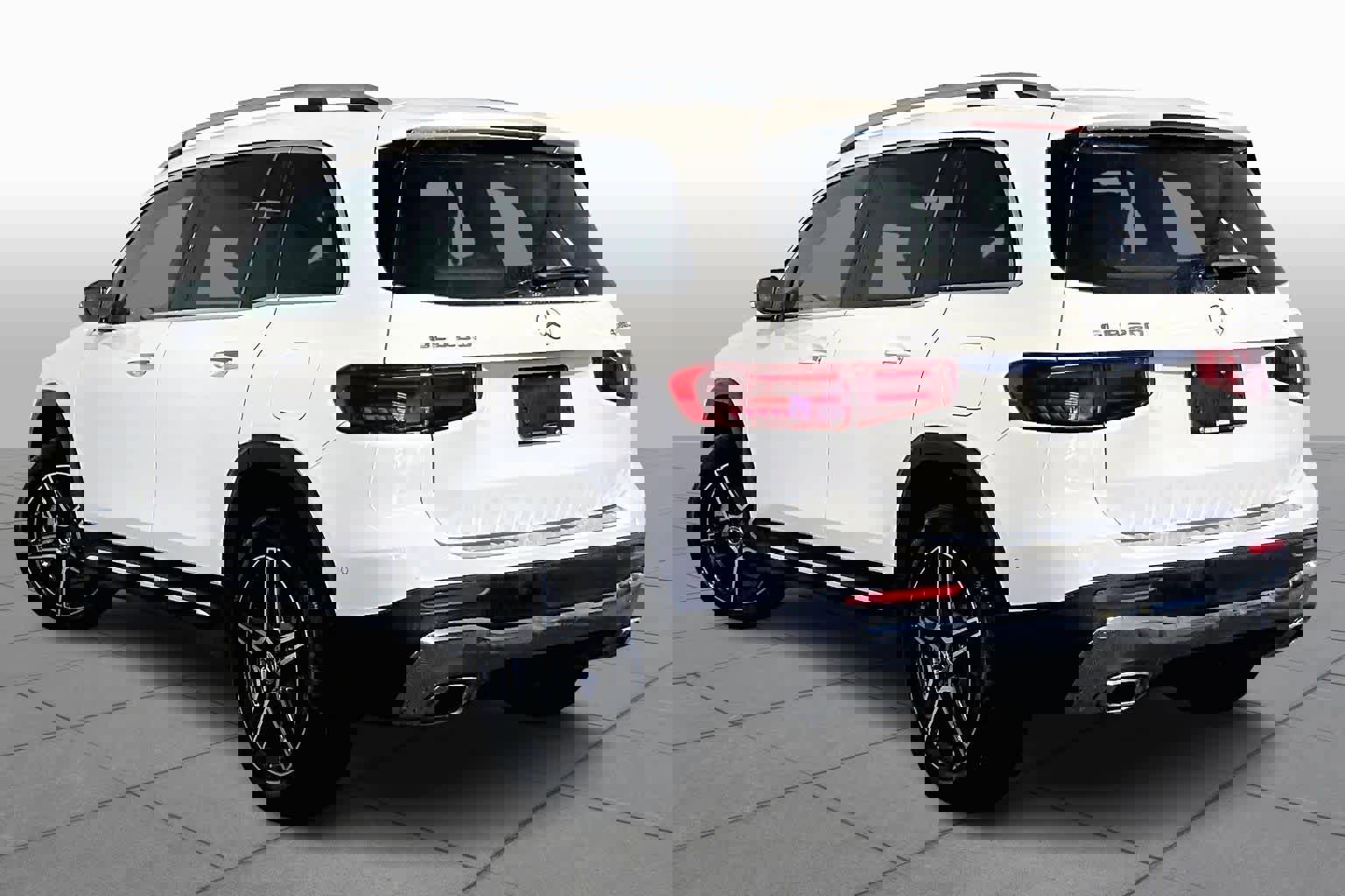 New 2026 Mercedes-Benz GLB 250 4MATIC image 3