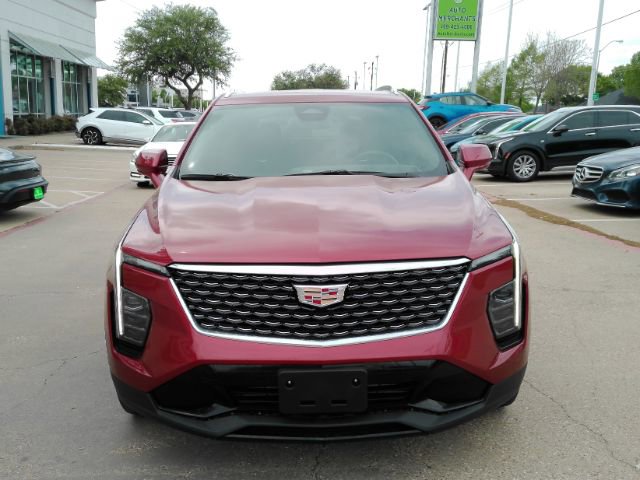 Used 2024 Cadillac XT4 Premium Luxury image 2