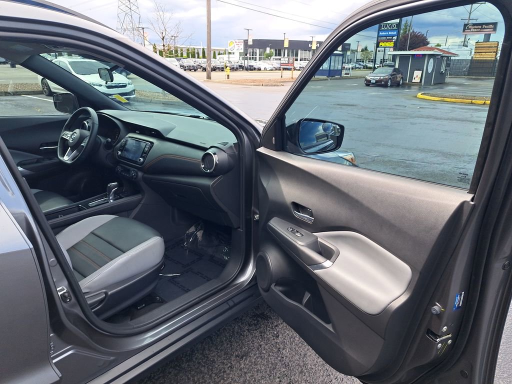 Used 2021 Nissan Kicks SR w/ SR Premium Package FWD image 17