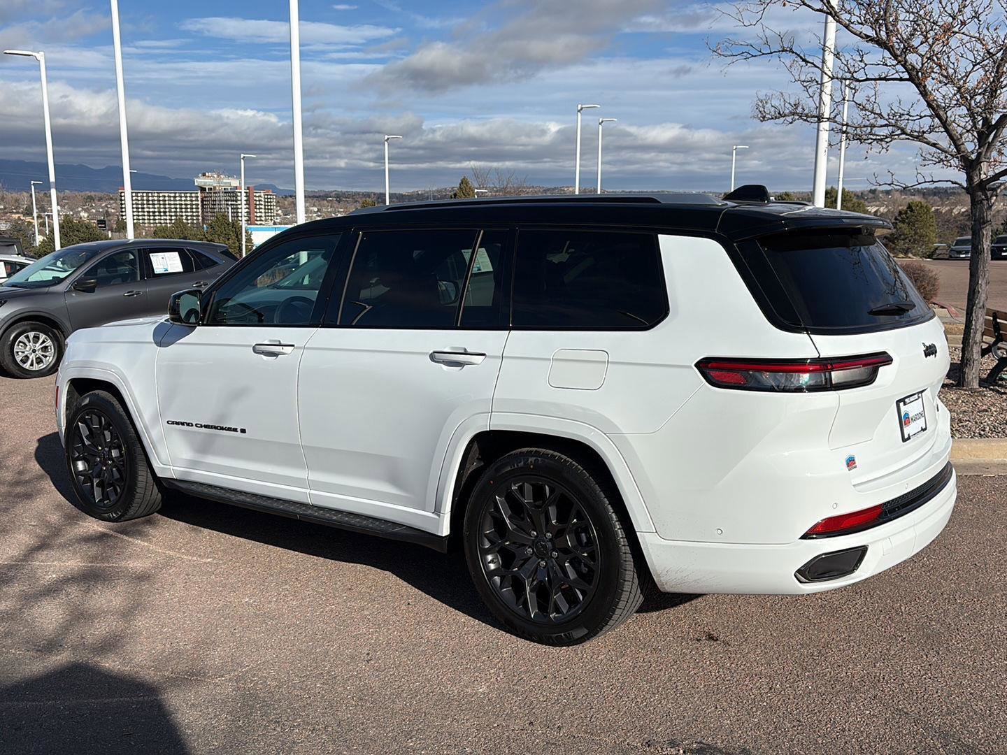 Used 2023 Jeep Grand Cherokee L Summit image 27