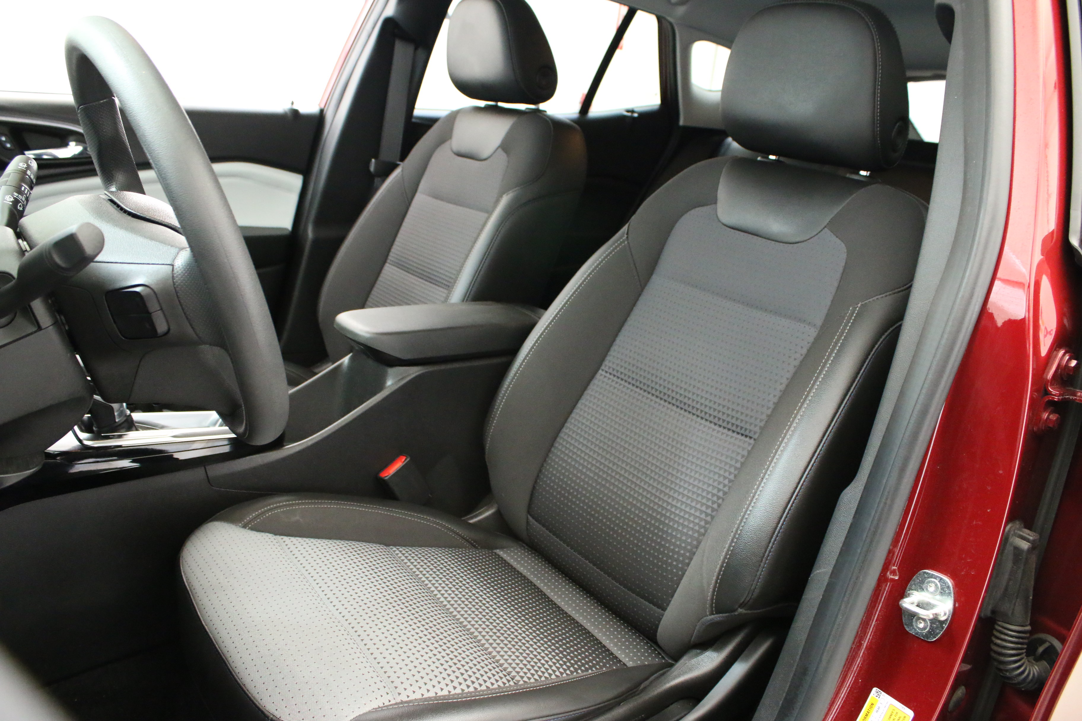 Certified 2024 Chevrolet Trax LT FWD image 25