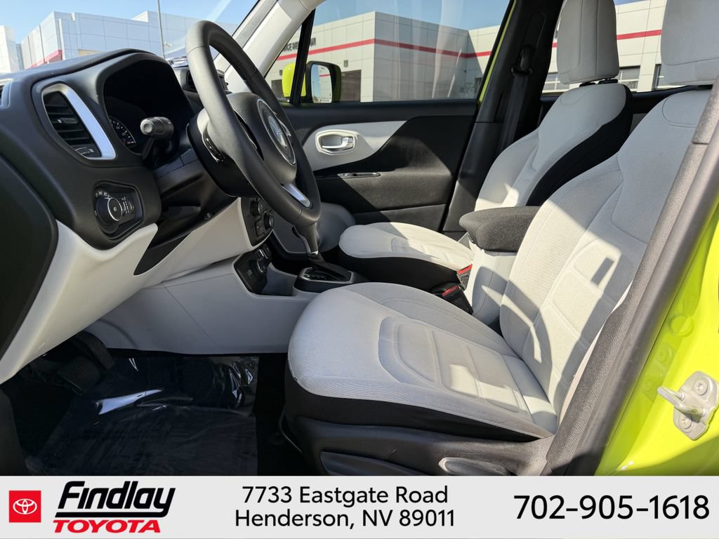 Used 2018 Jeep Renegade Latitude AWD/4WD image 6