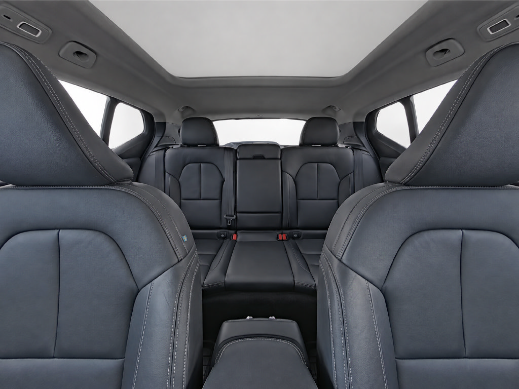 Certified 2024 Volvo XC40 B5 Plus w/ Protection Package Premier AWD/4WD image 17