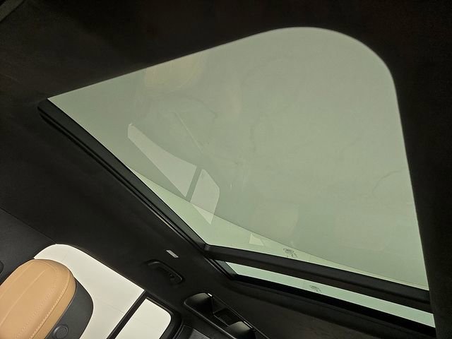 Used 2025 Land Rover Defender 110 V8 image 15