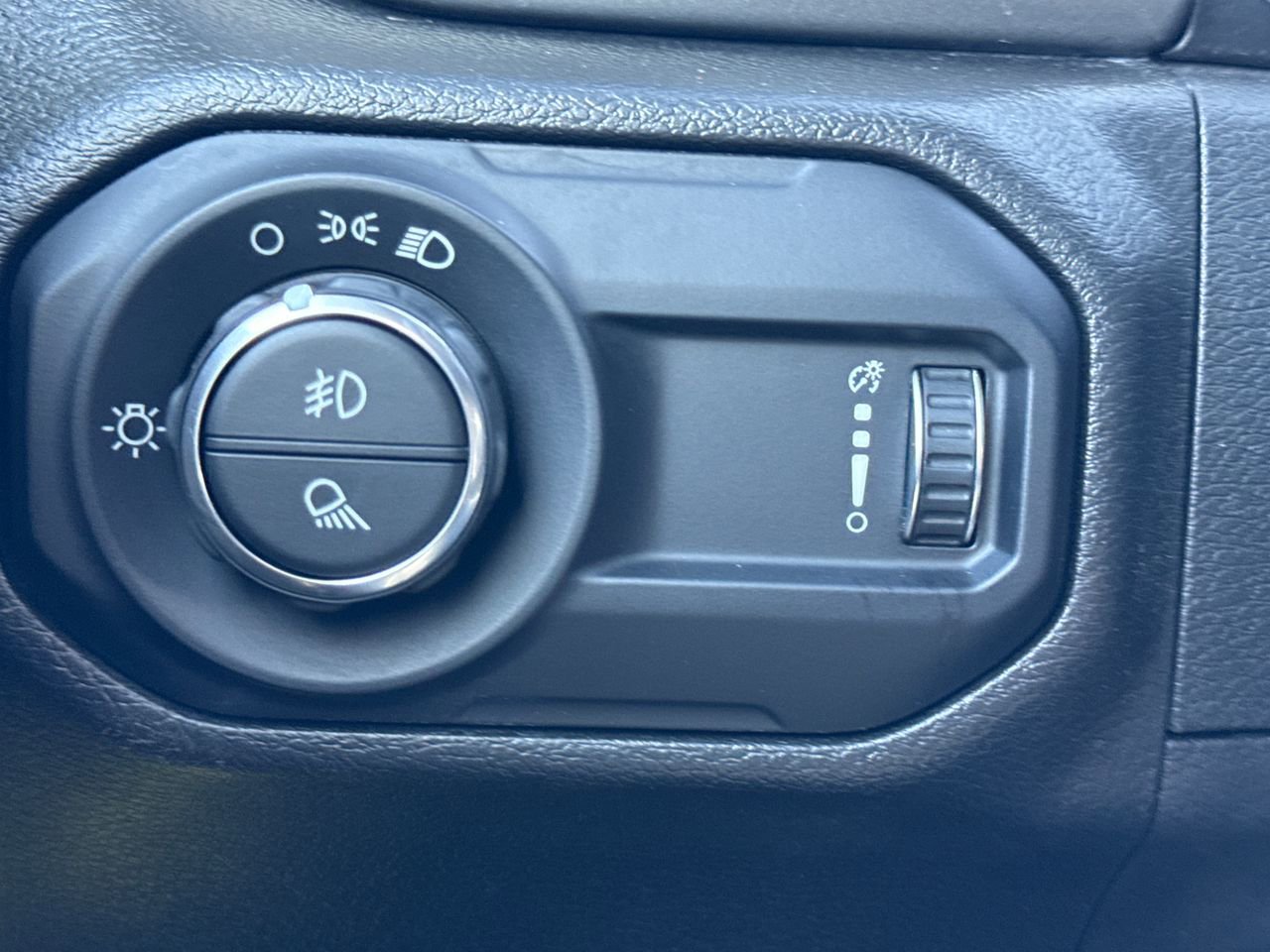 Used 2023 Jeep Gladiator Sport w/ Trailer Tow Package image 30