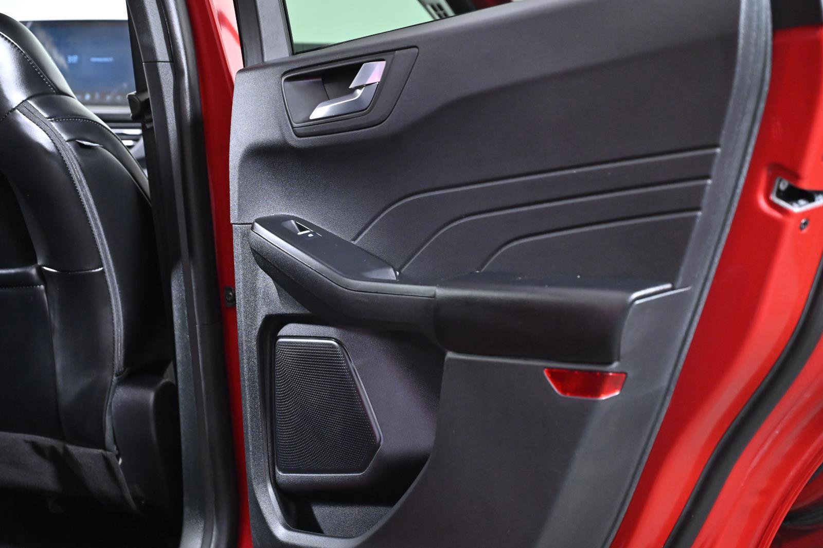 Used 2025 Ford Escape SE image 31