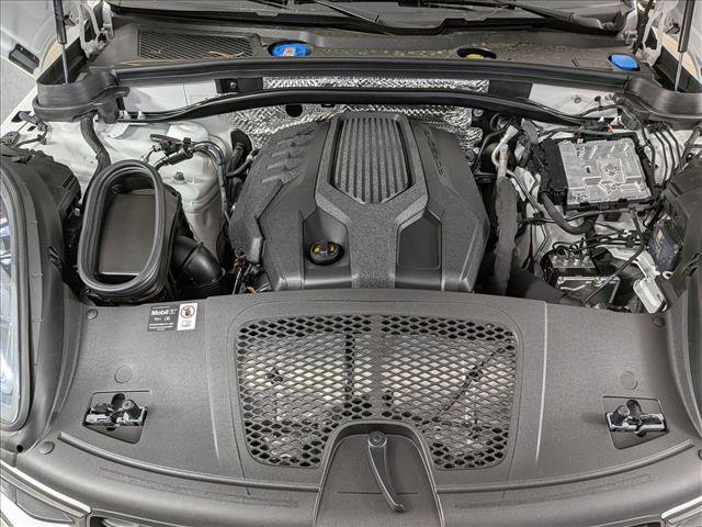 Certified 2025 Porsche Macan image 27