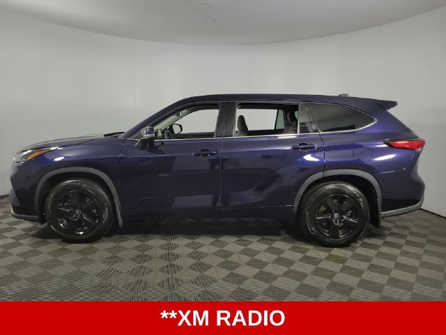 Used 2022 Toyota Highlander LE AWD/4WD image 5