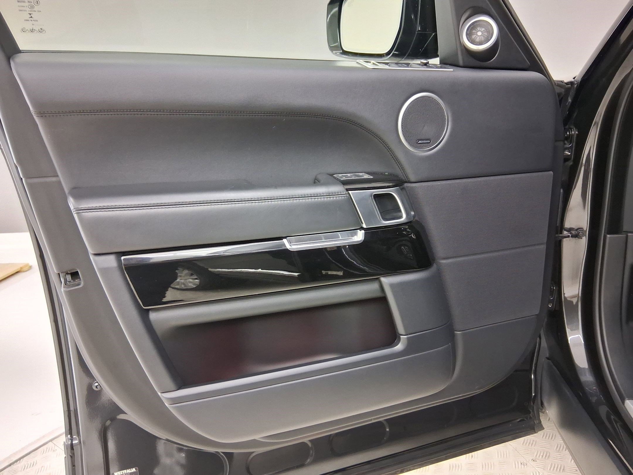 Used 2015 Land Rover Range Rover Supercharged image 20