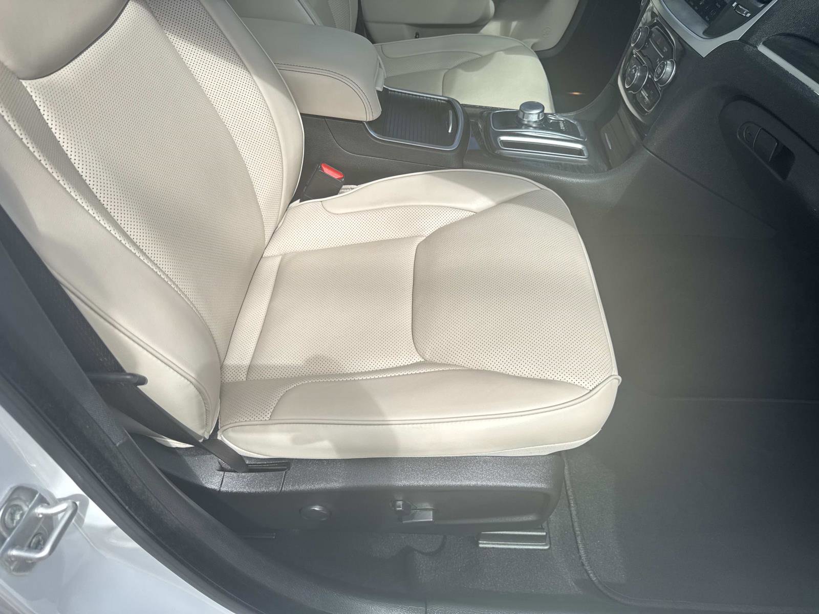 Certified 2023 Chrysler 300 Touring L w/ Popular Equipment Group image 11