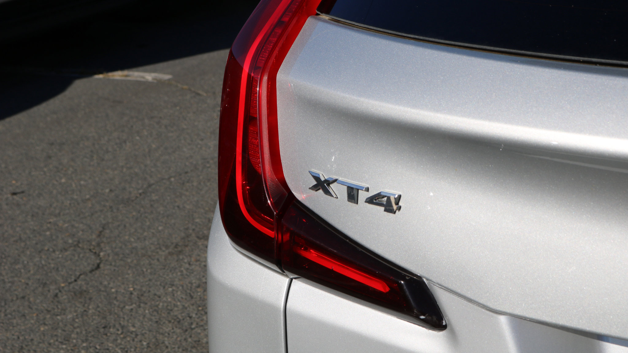 Used 2021 Cadillac XT4 Luxury w/ Cold Weather Package image 9