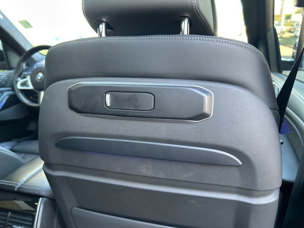 Used 2024 BMW X7 xDrive40i w/ M Sport Package image 33