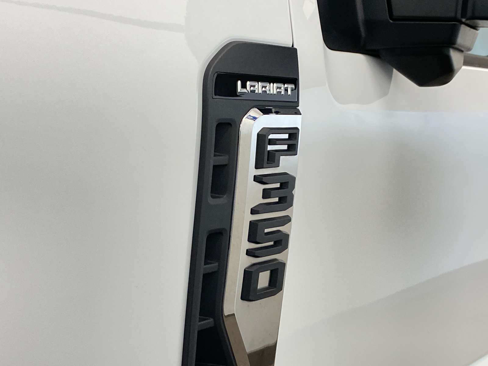 Used 2025 Ford F350 Lariat AWD/4WD image 13