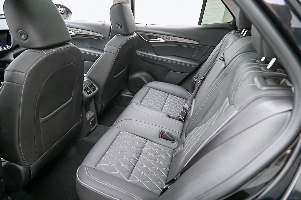 Used 2023 Buick Envision Avenir image 24