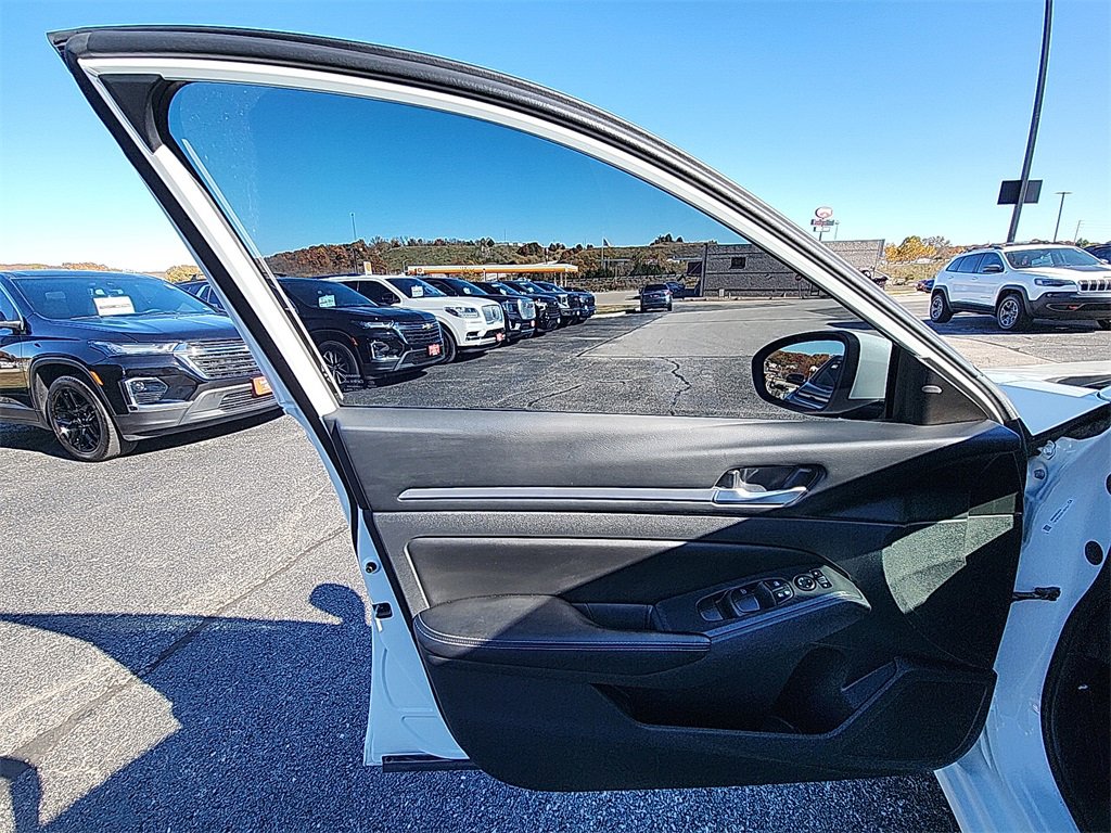 Used 2022 Nissan Altima 2.5 SV image 12