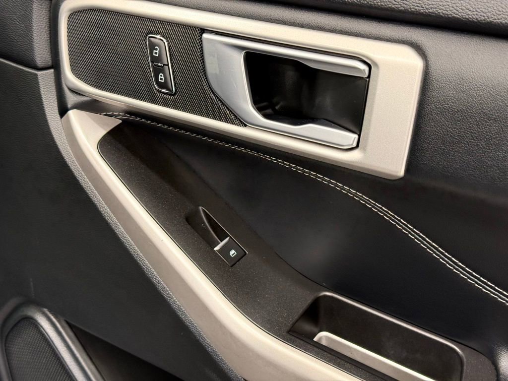 Used 2022 Ford Explorer XLT w/ Equipment Group 202A image 25