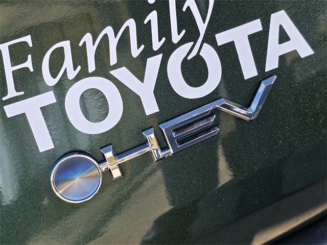 Used 2025 Toyota Sienna LE image 8