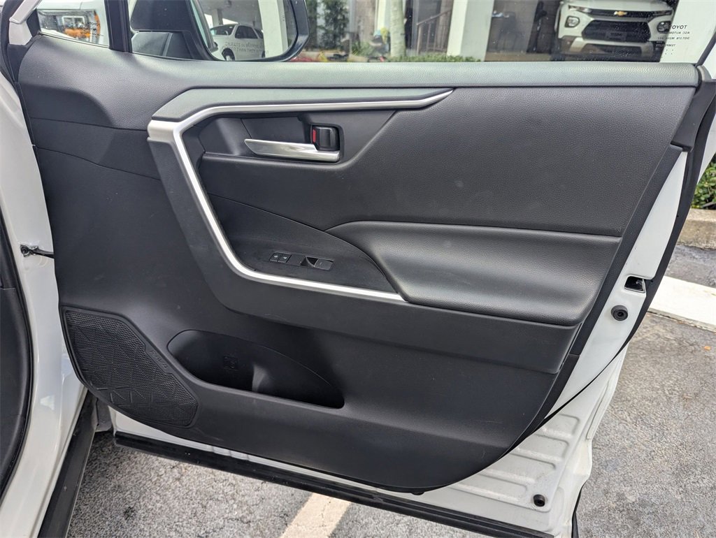 Used 2024 Toyota RAV4 XLE image 29