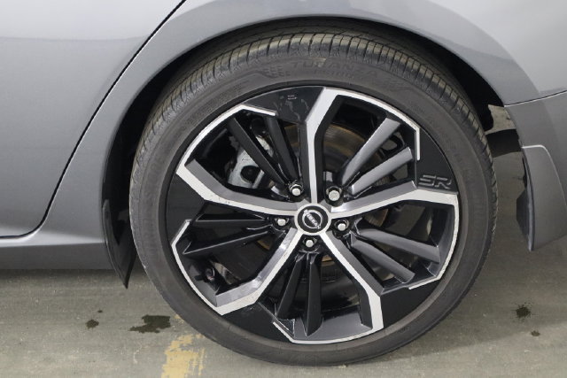Used 2024 Nissan Altima 2.5 SR FWD image 32
