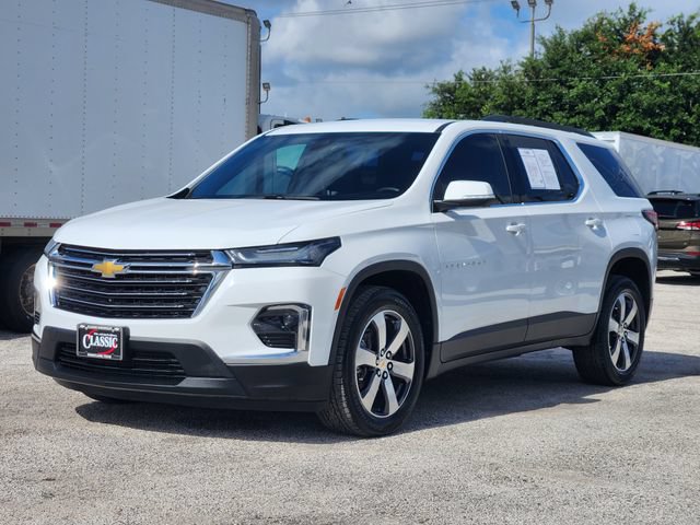 Used 2023 Chevrolet Traverse LT w/ LT Premium Package AWD/4WD image 3