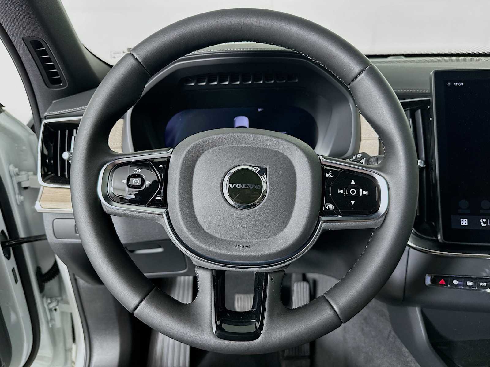 New 2026 Volvo XC90 T8 Ultra w/ Protection Package Premier AWD/4WD image 11
