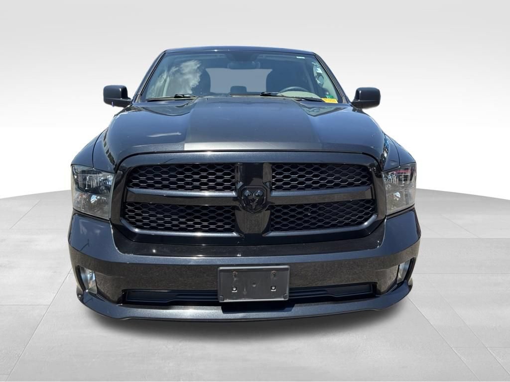 Used 2018 RAM 1500 Express w/ Black Ram 1500 Express Group AWD/4WD image 9