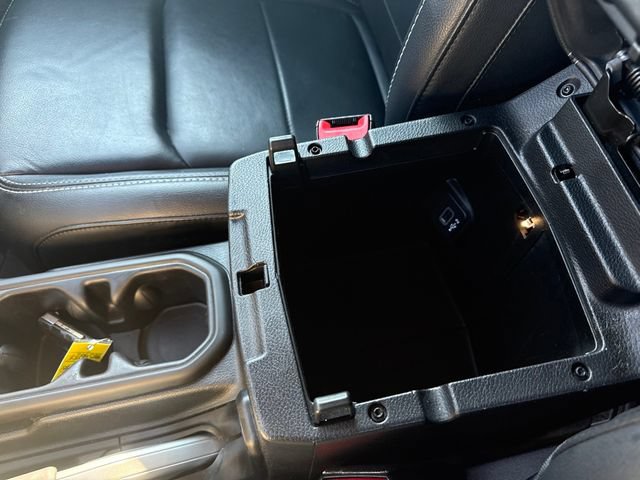 Used 2019 Jeep Wrangler Unlimited Sahara AWD/4WD image 32