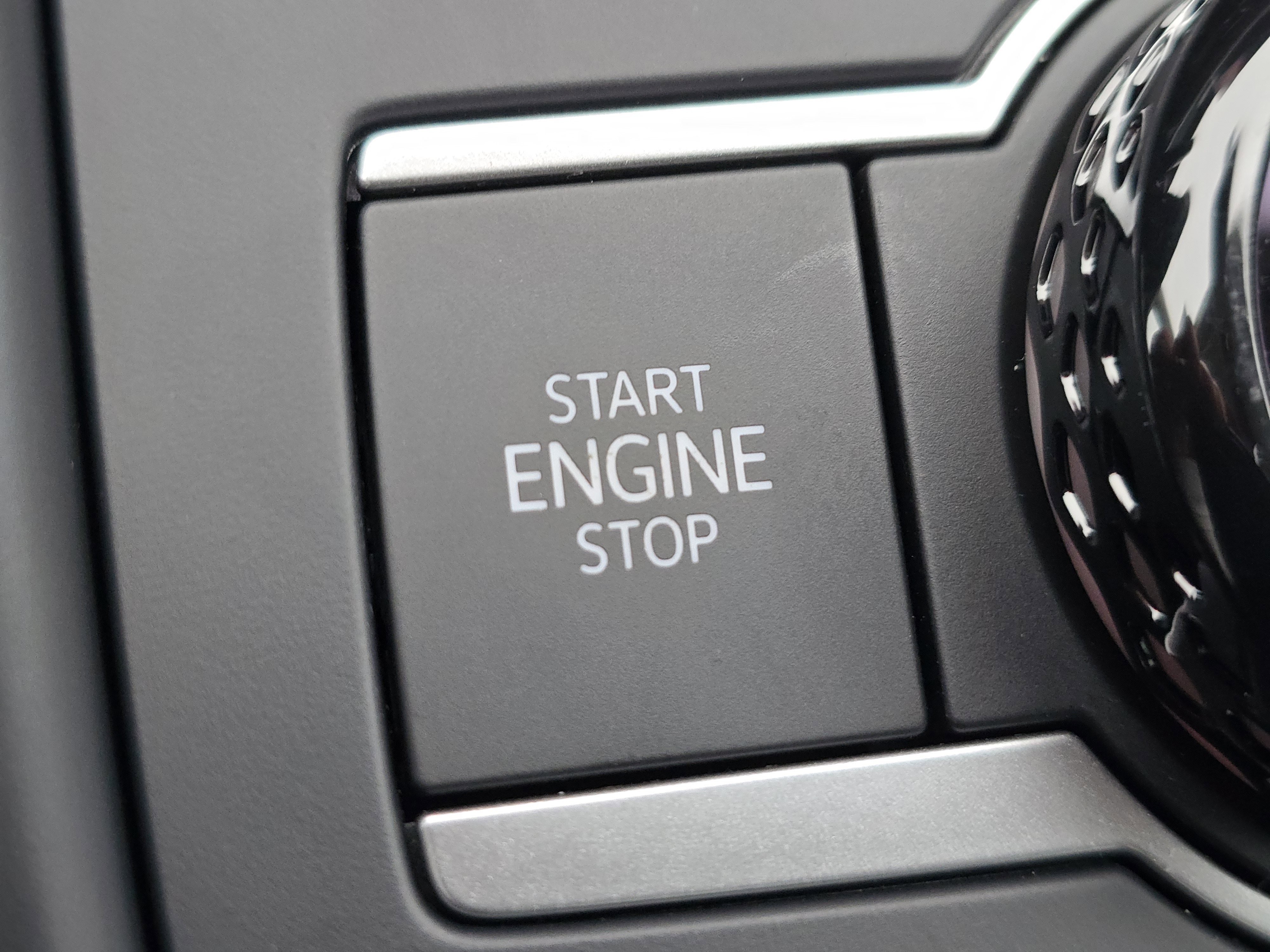 New 2025 Volkswagen Tiguan SE image 25