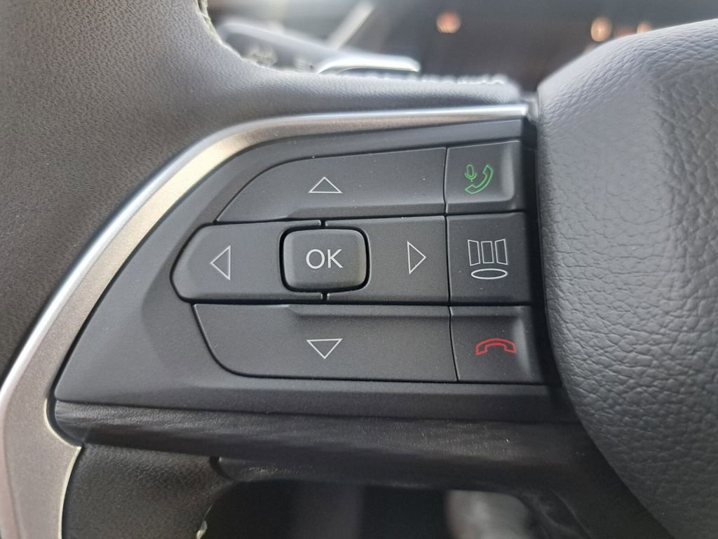 New 2025 Jeep Grand Cherokee L Laredo image 13