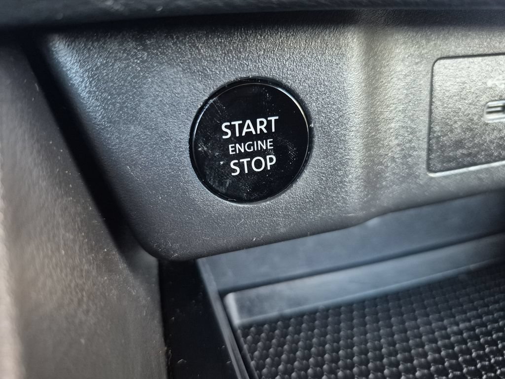 Used 2025 Nissan Rogue SV AWD/4WD image 24
