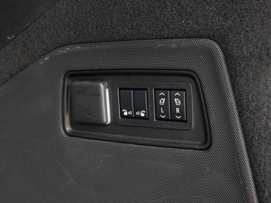 Used 2023 Cadillac Escalade ESV V image 58