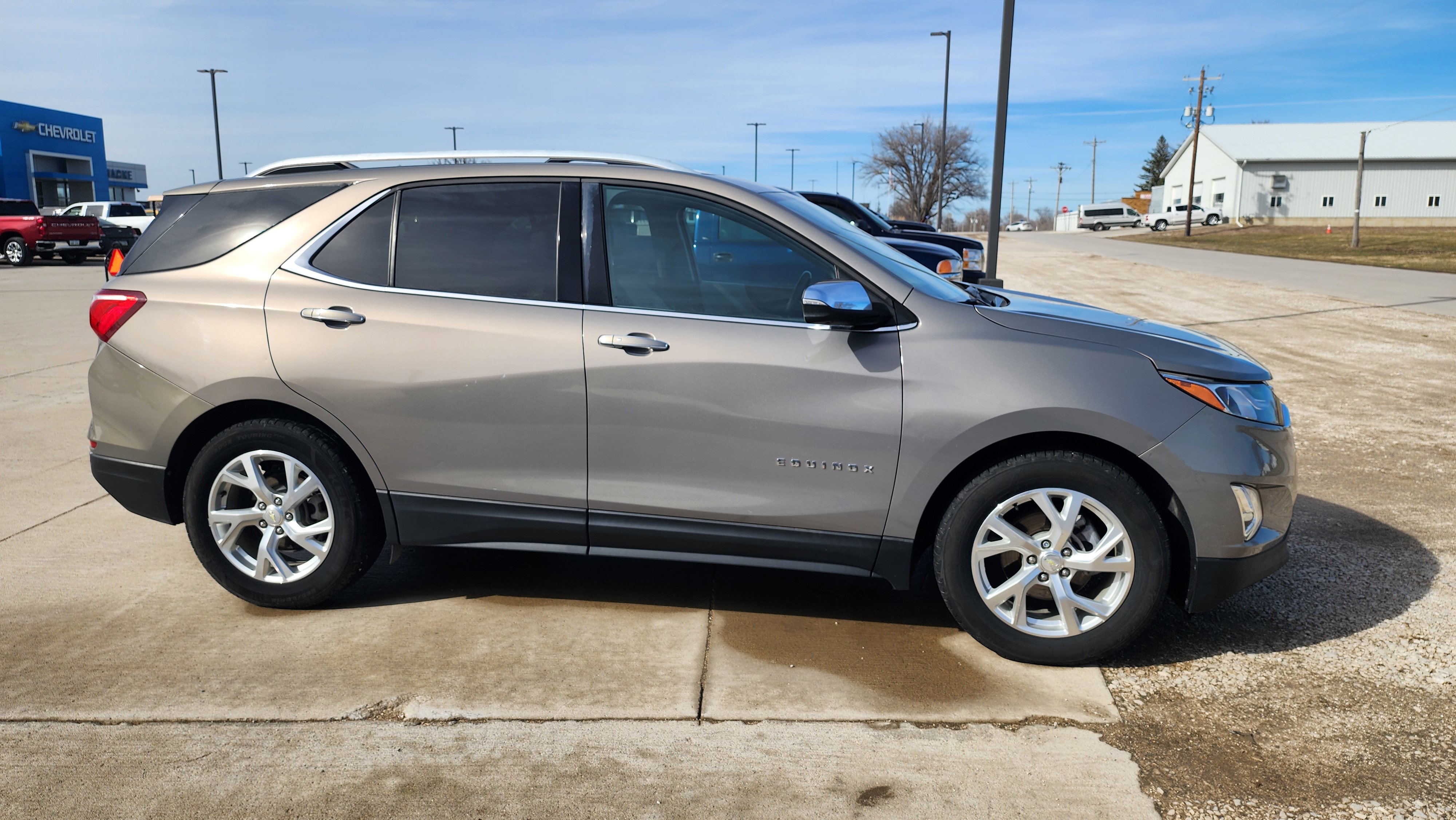 Used 2018 Chevrolet Equinox Premier FWD image 4