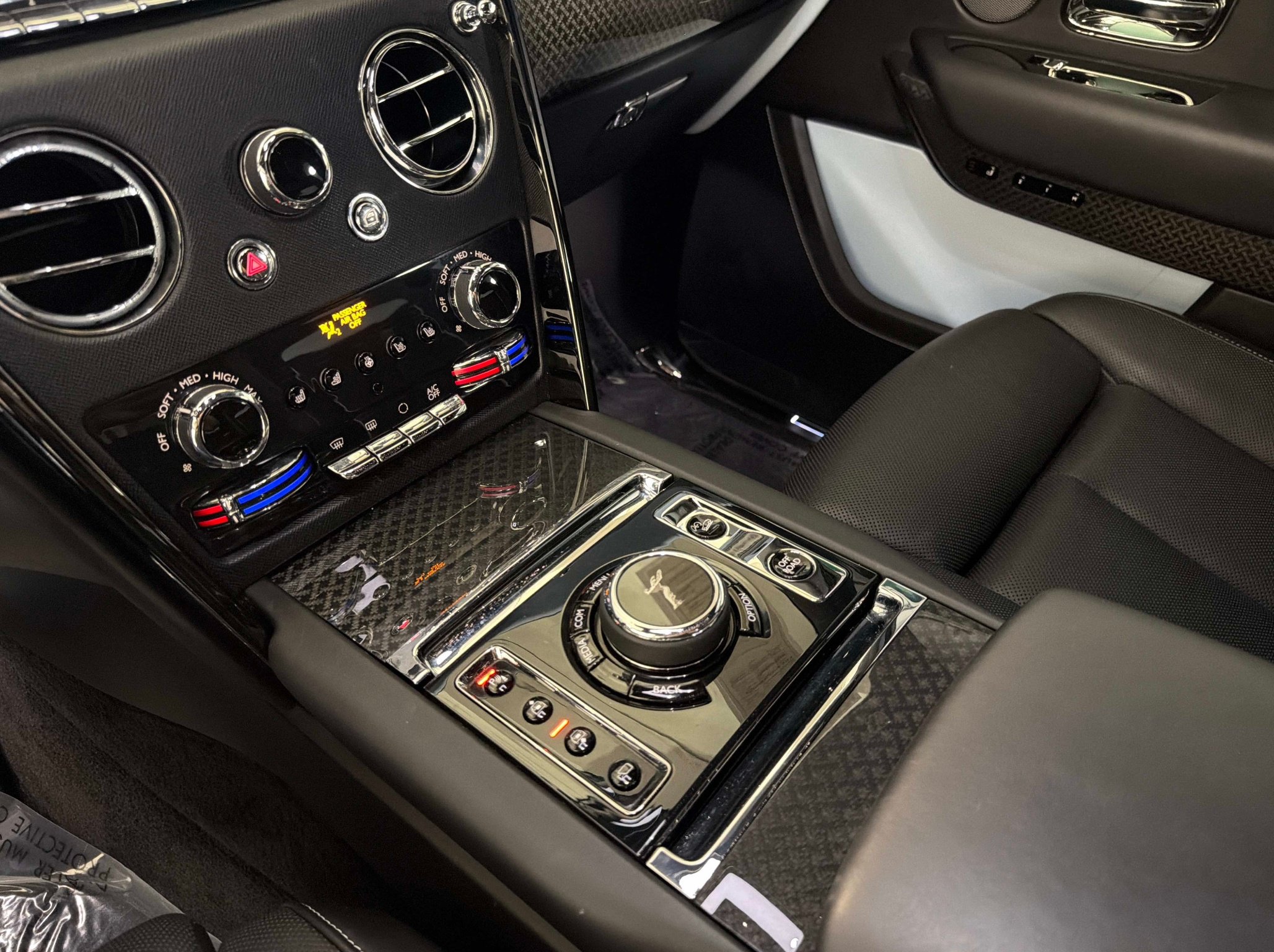 Used 2024 Rolls-Royce Cullinan Black Badge AWD/4WD image 46