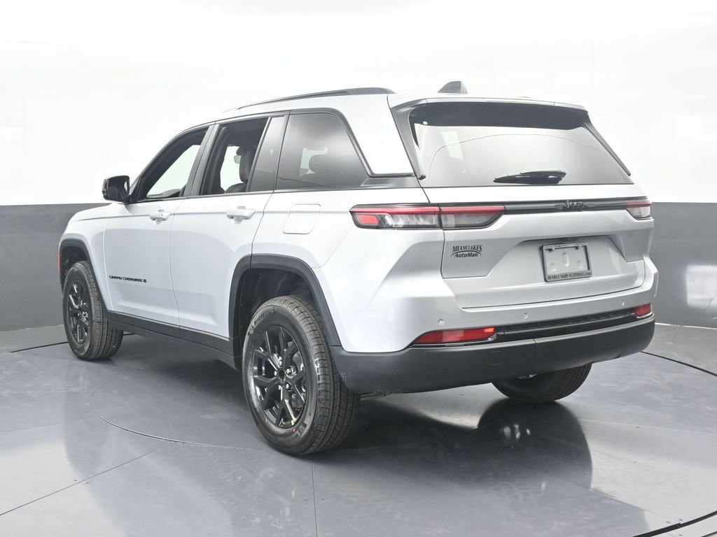 New 2025 Jeep Grand Cherokee Altitude image 4